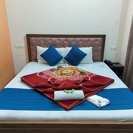 Hotel Holiday Inn Paradise Chandīgarh エクステリア 写真