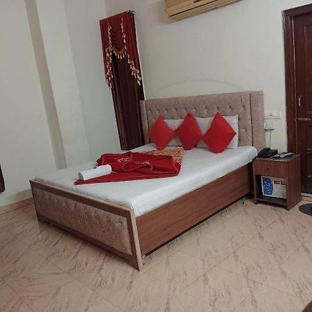 Hotel Holiday Inn Paradise Chandīgarh エクステリア 写真