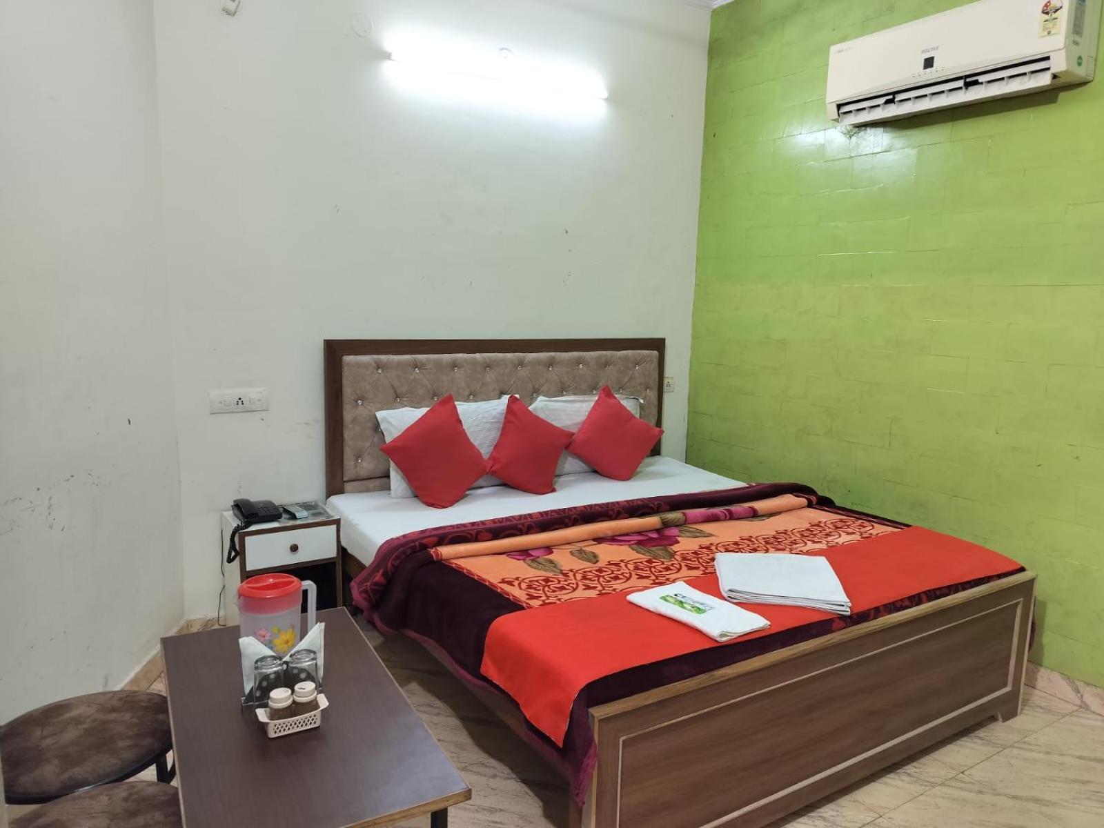 Hotel Holiday Inn Paradise Chandīgarh エクステリア 写真