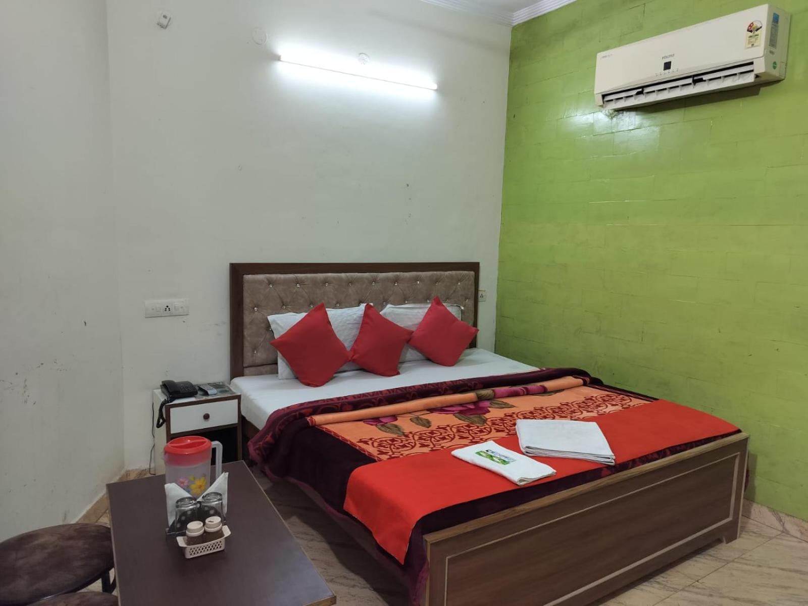 Hotel Holiday Inn Paradise Chandīgarh エクステリア 写真