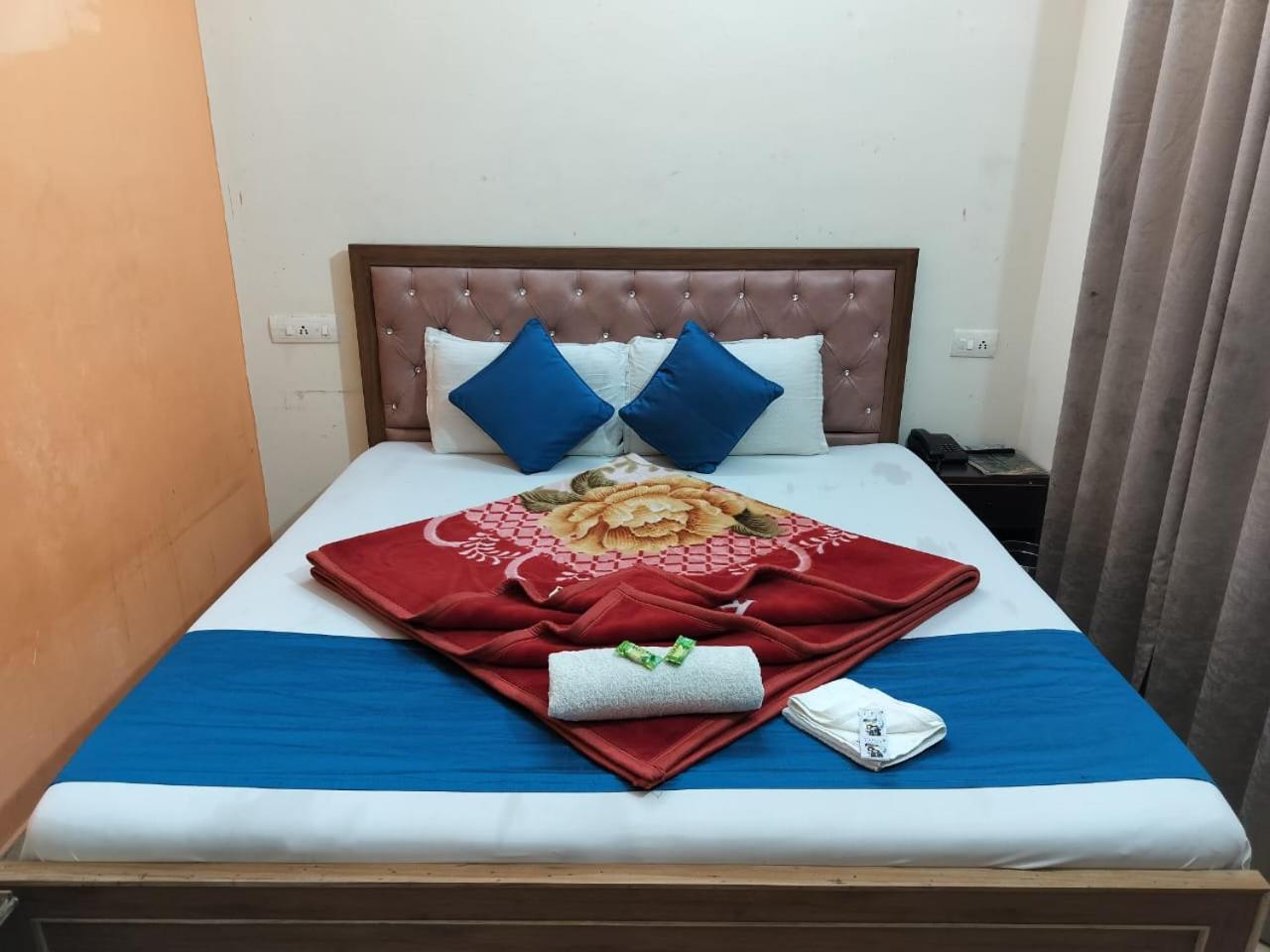 Hotel Holiday Inn Paradise Chandīgarh エクステリア 写真
