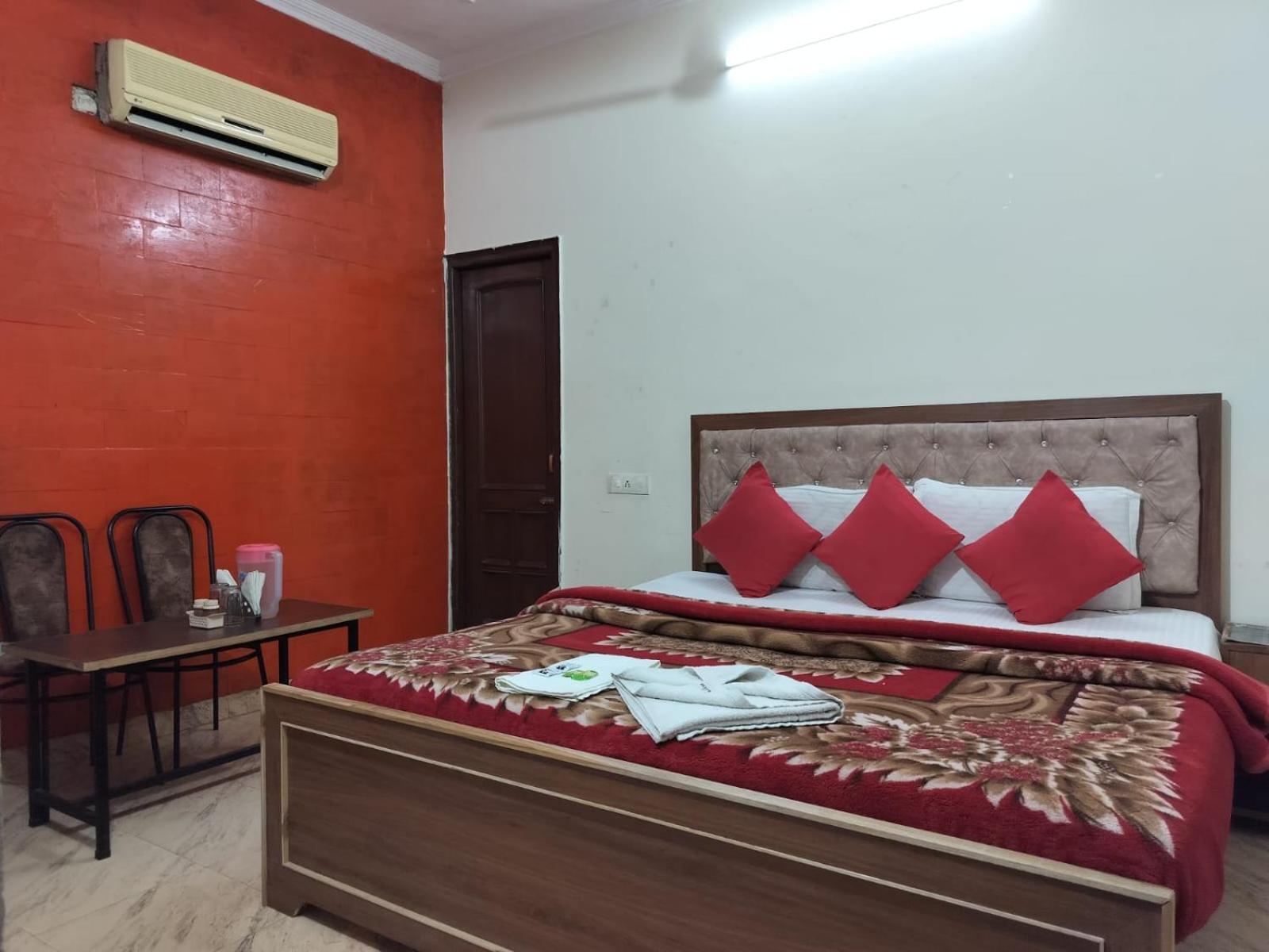 Hotel Holiday Inn Paradise Chandīgarh エクステリア 写真