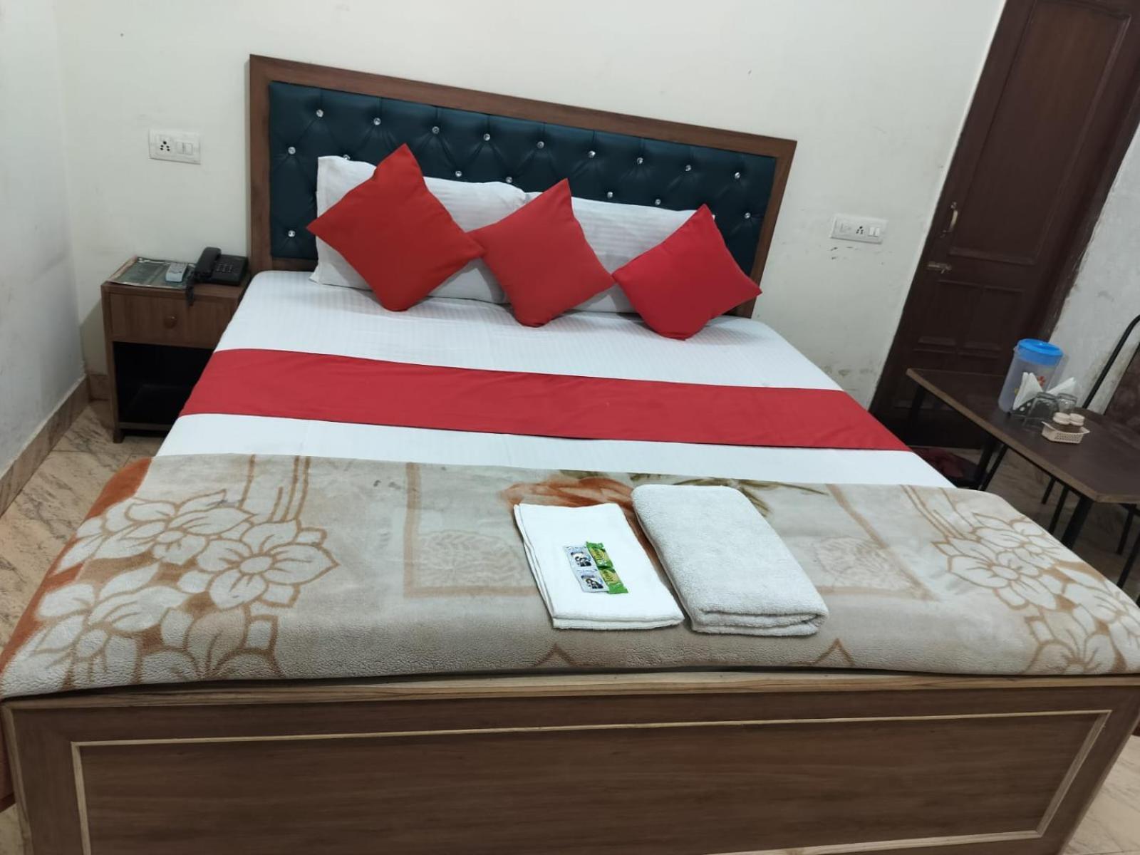Hotel Holiday Inn Paradise Chandīgarh エクステリア 写真
