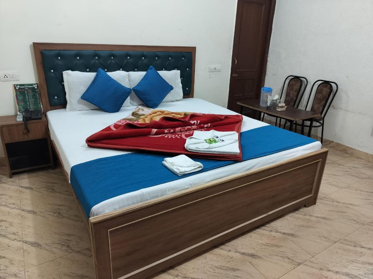 Hotel Holiday Inn Paradise Chandīgarh エクステリア 写真