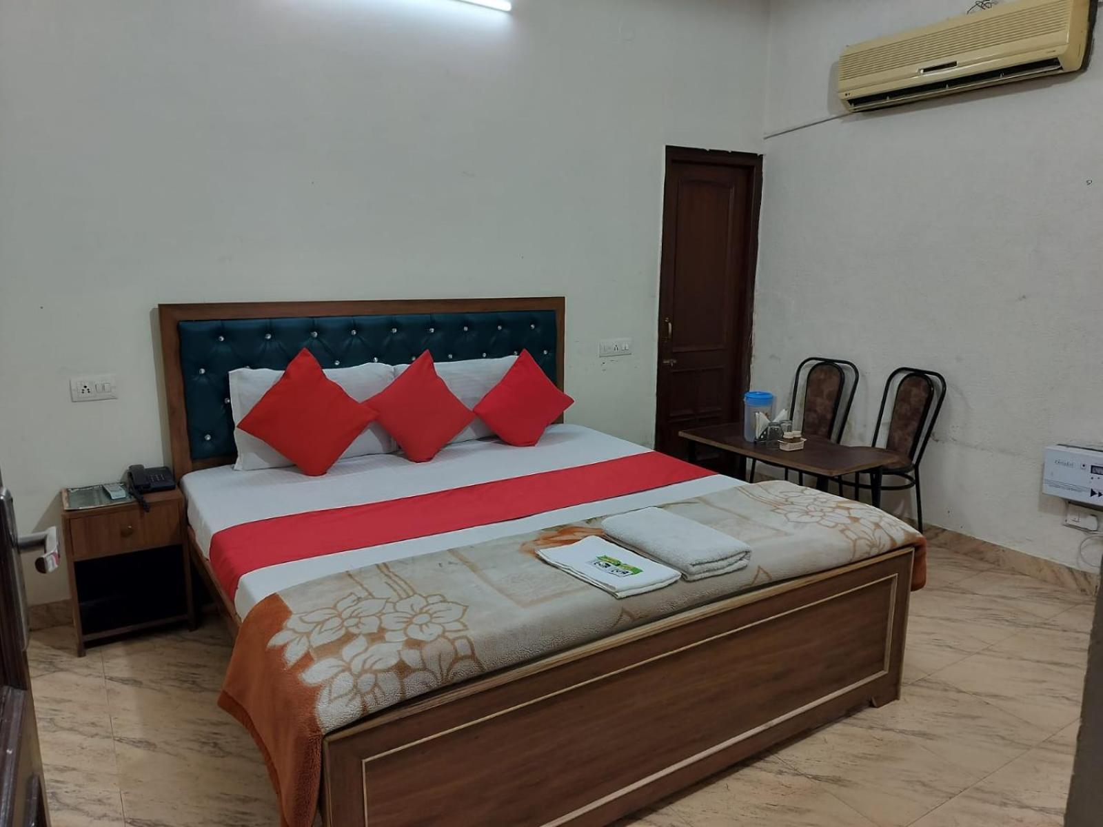 Hotel Holiday Inn Paradise Chandīgarh エクステリア 写真