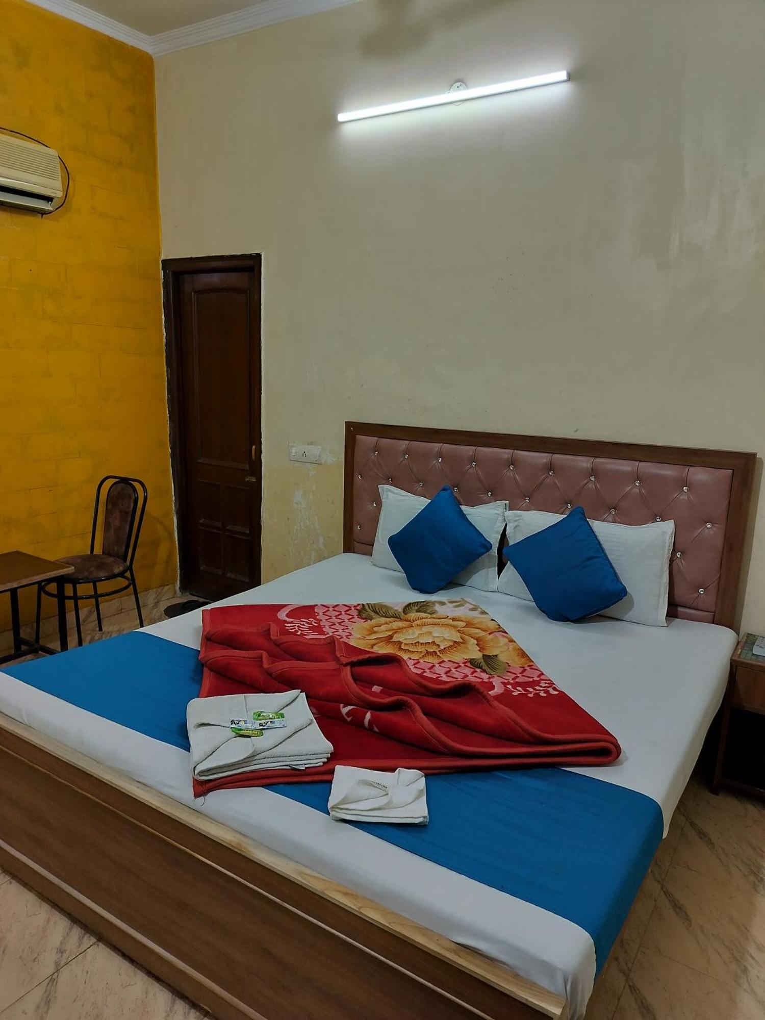 Hotel Holiday Inn Paradise Chandīgarh エクステリア 写真