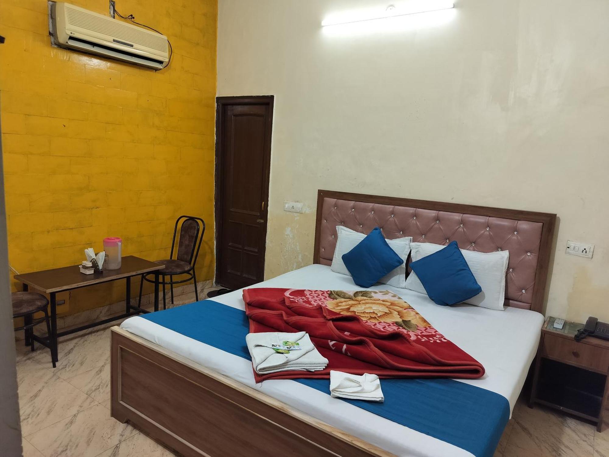 Hotel Holiday Inn Paradise Chandīgarh エクステリア 写真