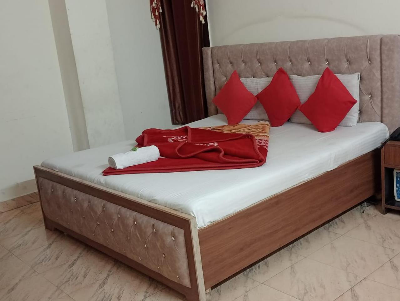 Hotel Holiday Inn Paradise Chandīgarh エクステリア 写真