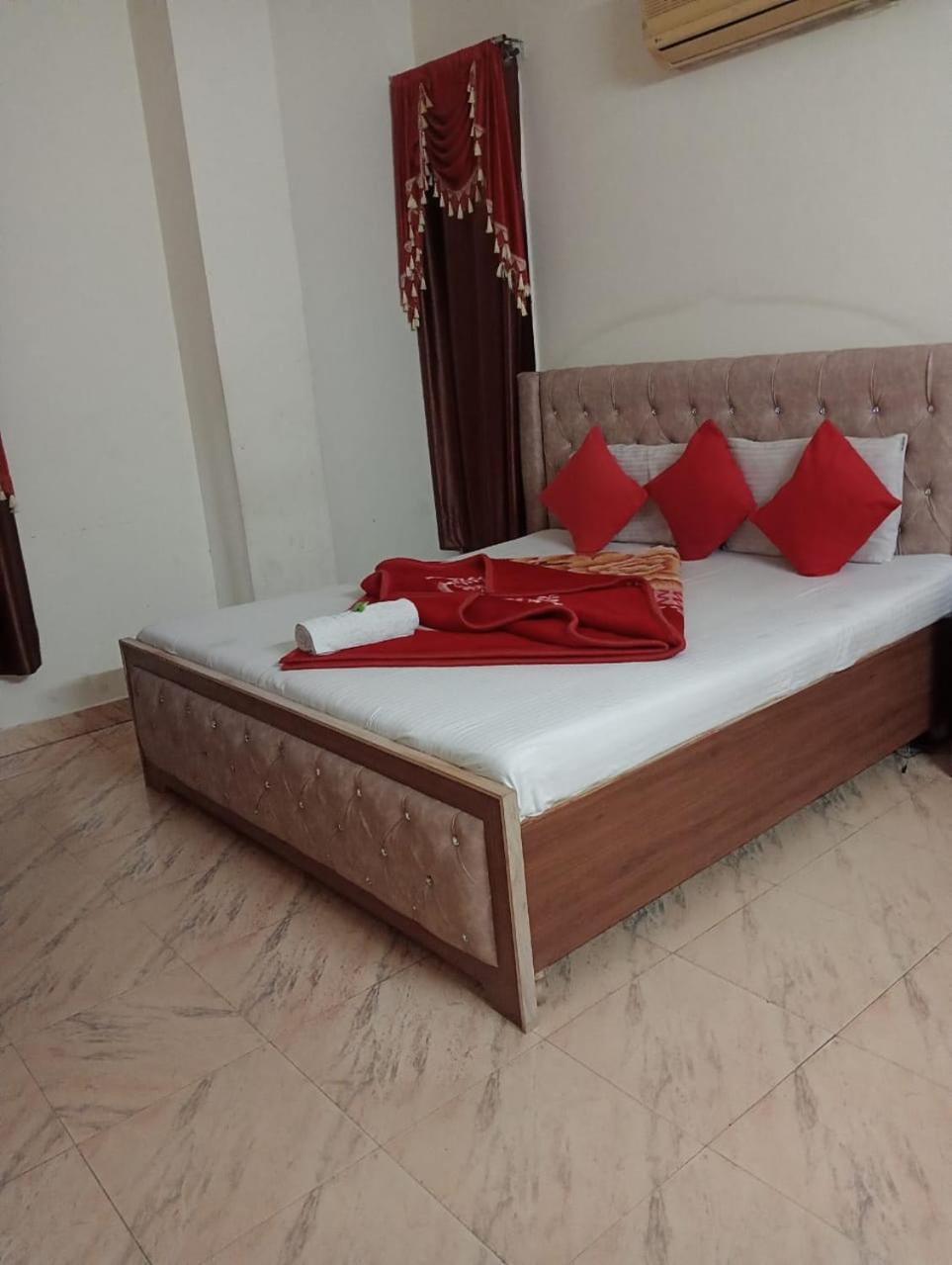 Hotel Holiday Inn Paradise Chandīgarh エクステリア 写真