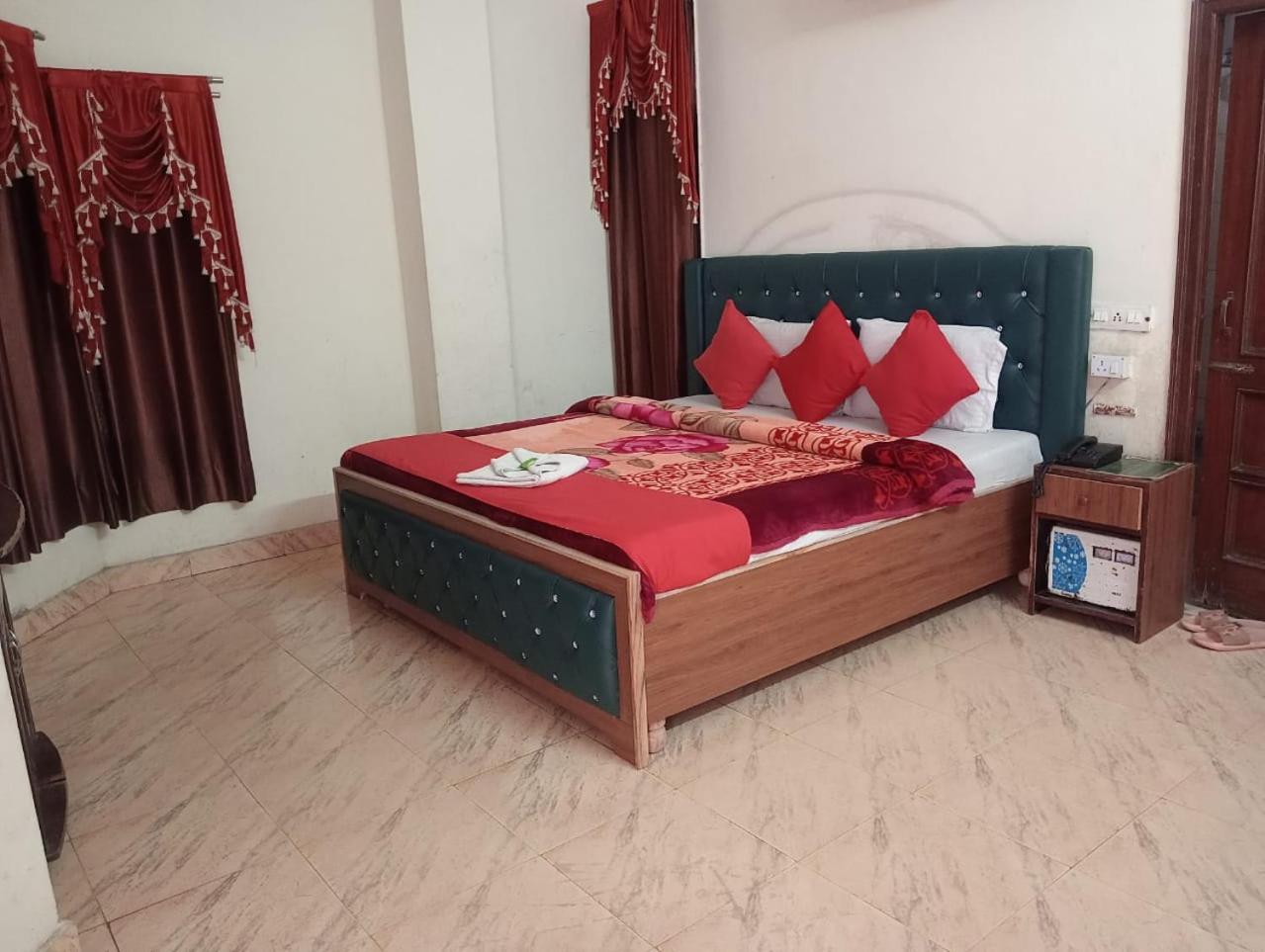 Hotel Holiday Inn Paradise Chandīgarh エクステリア 写真